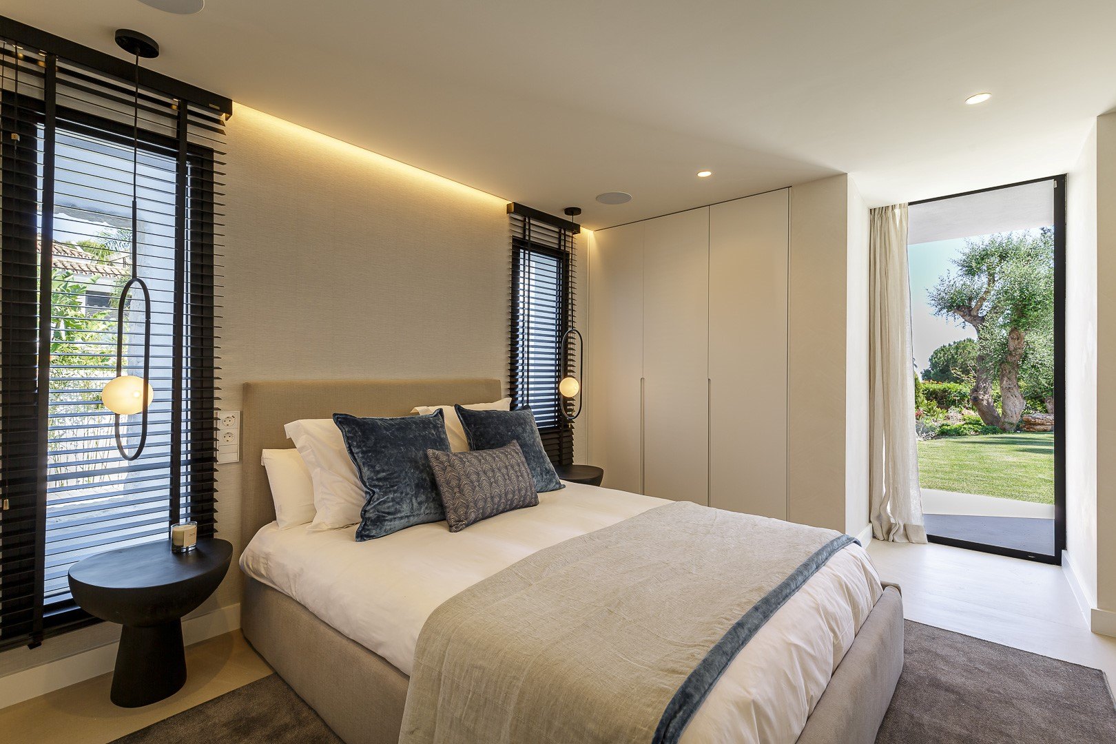 Villa CUTAR – Elegant Renovated Villa in Nagüeles, Marbella