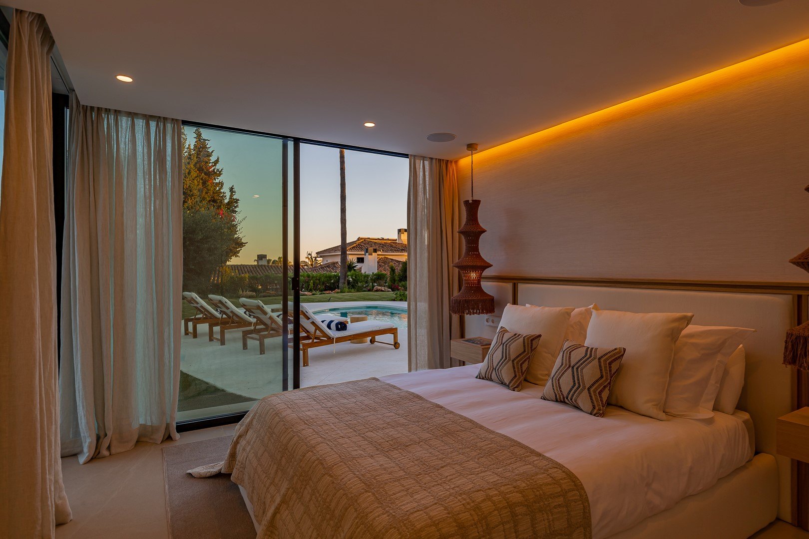 Villa CUTAR – Elegant Renovated Villa in Nagüeles, Marbella