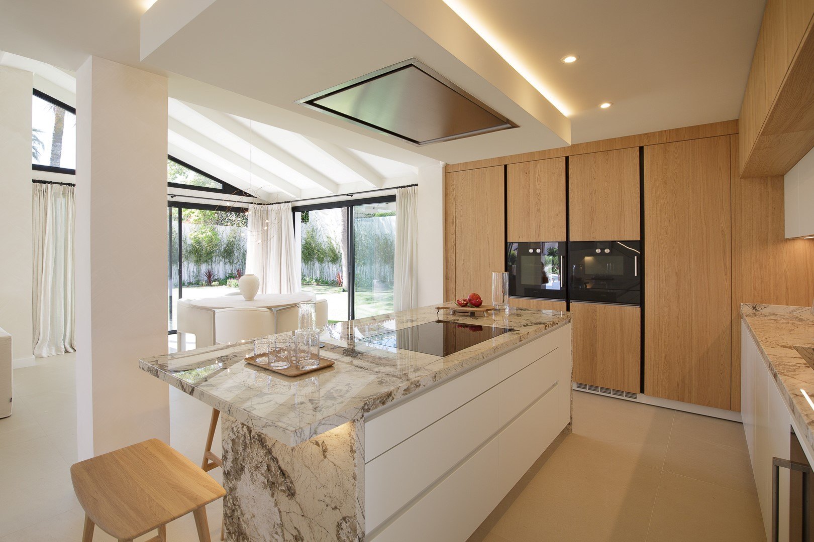 Villa CUTAR – Elegant Renovated Villa in Nagüeles, Marbella