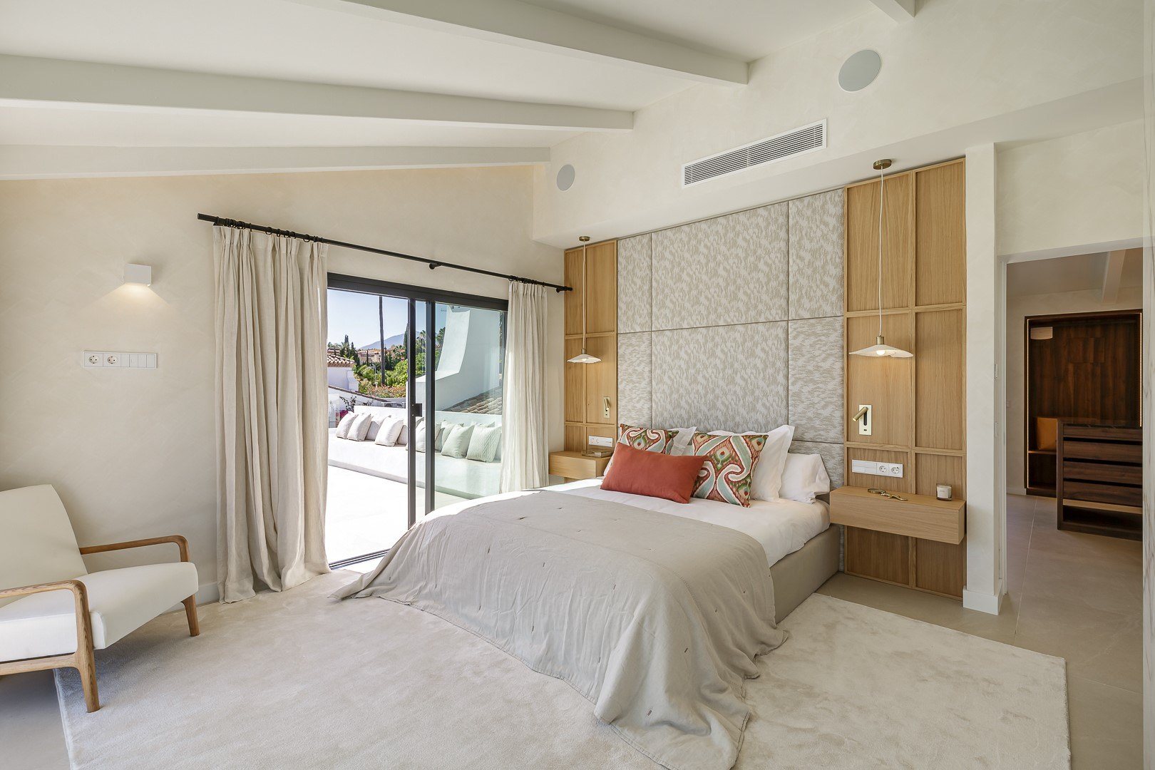 Villa CUTAR – Elegant Renovated Villa in Nagüeles, Marbella