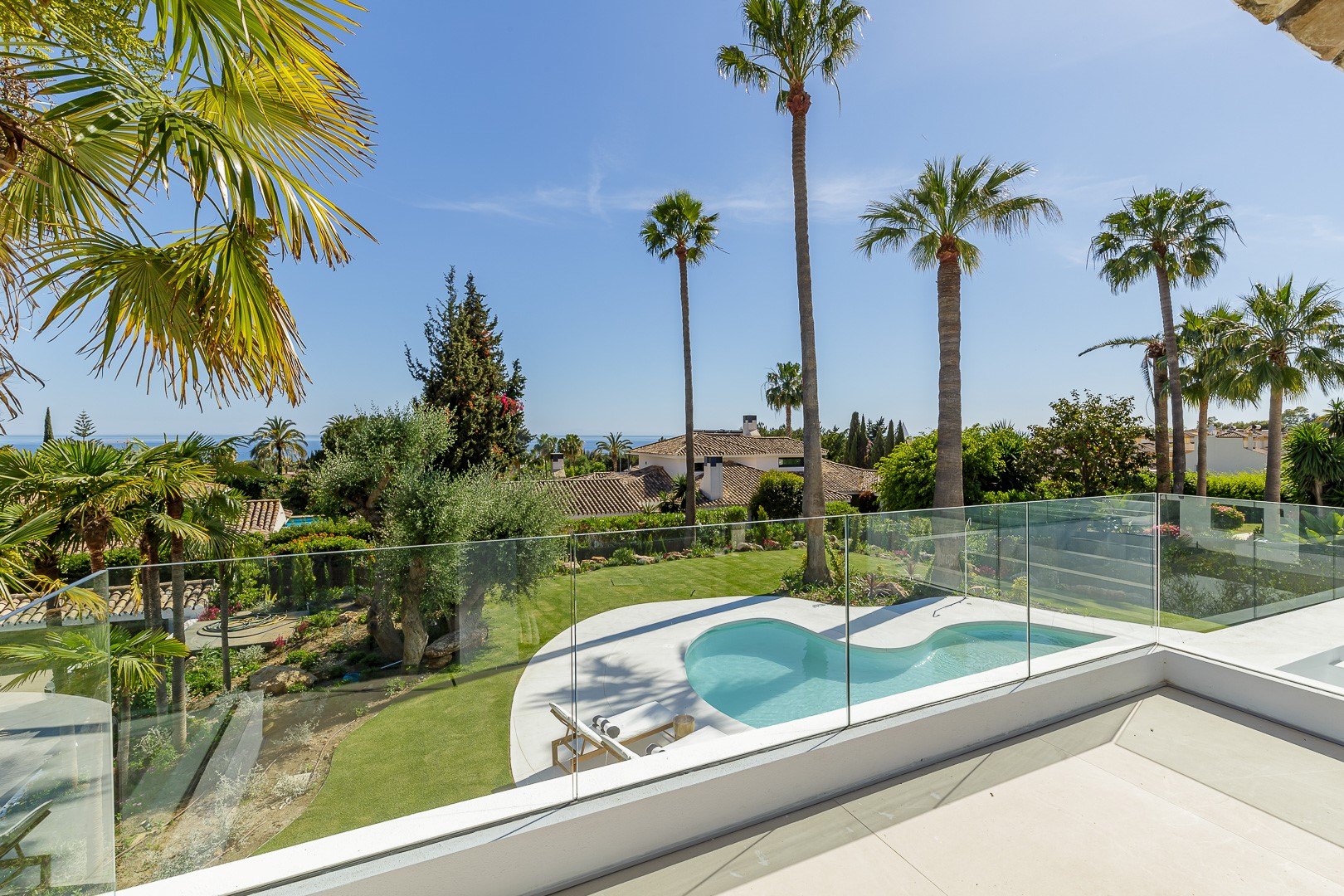 Villa CUTAR – Elegant Renovated Villa in Nagüeles, Marbella