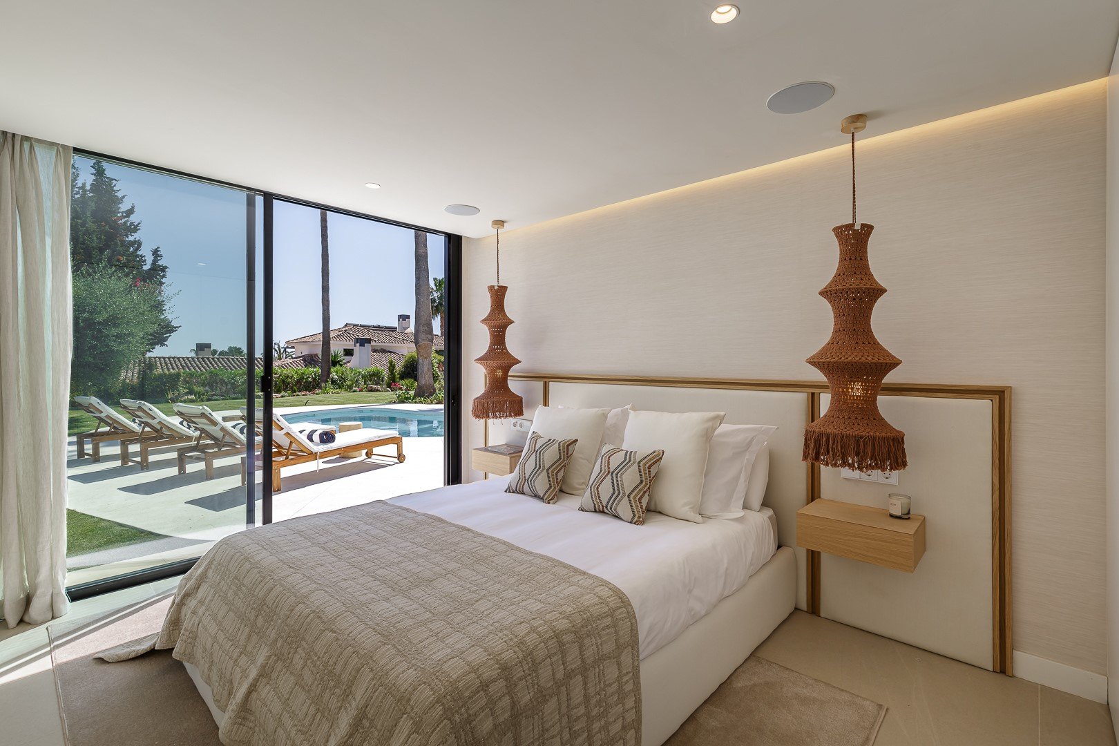 Villa CUTAR – Elegant Renovated Villa in Nagüeles, Marbella