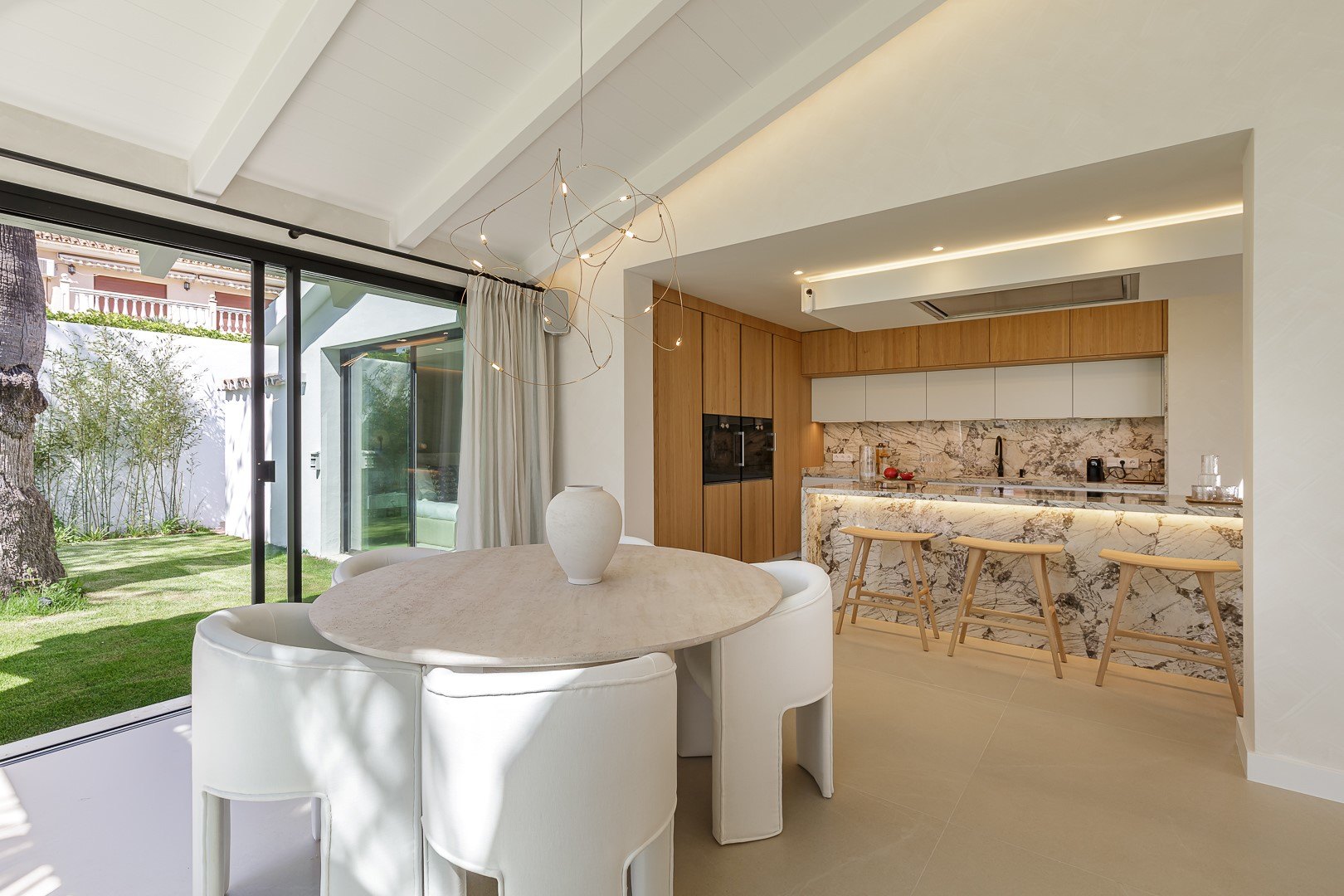 Villa CUTAR – Elegant Renovated Villa in Nagüeles, Marbella