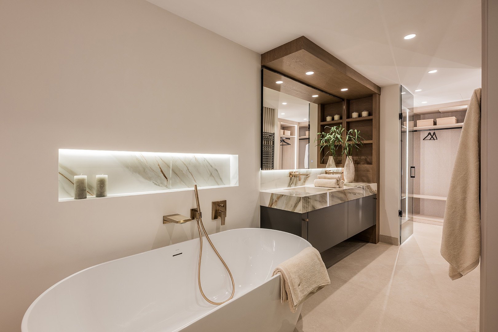 Exquisite fully renovated beachfront apartment in an exclusive development, Estepona