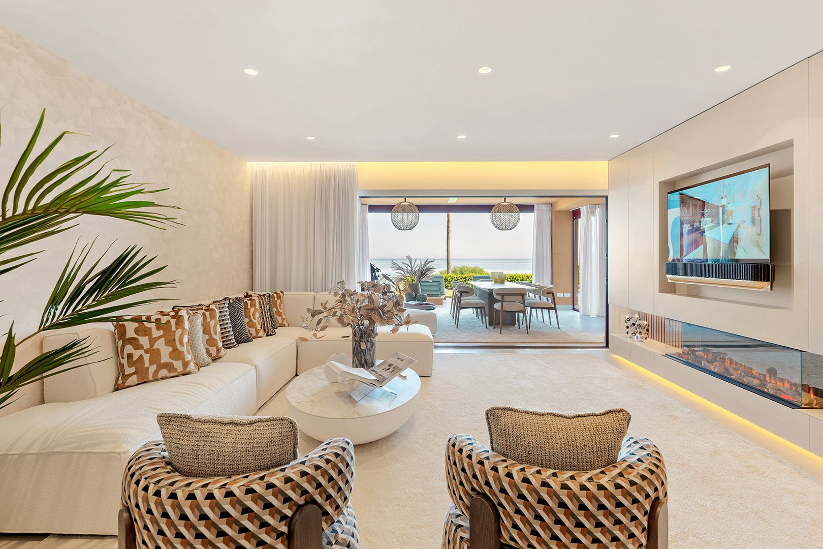 Exquisite fully renovated beachfront apartment in an exclusive development, Estepona