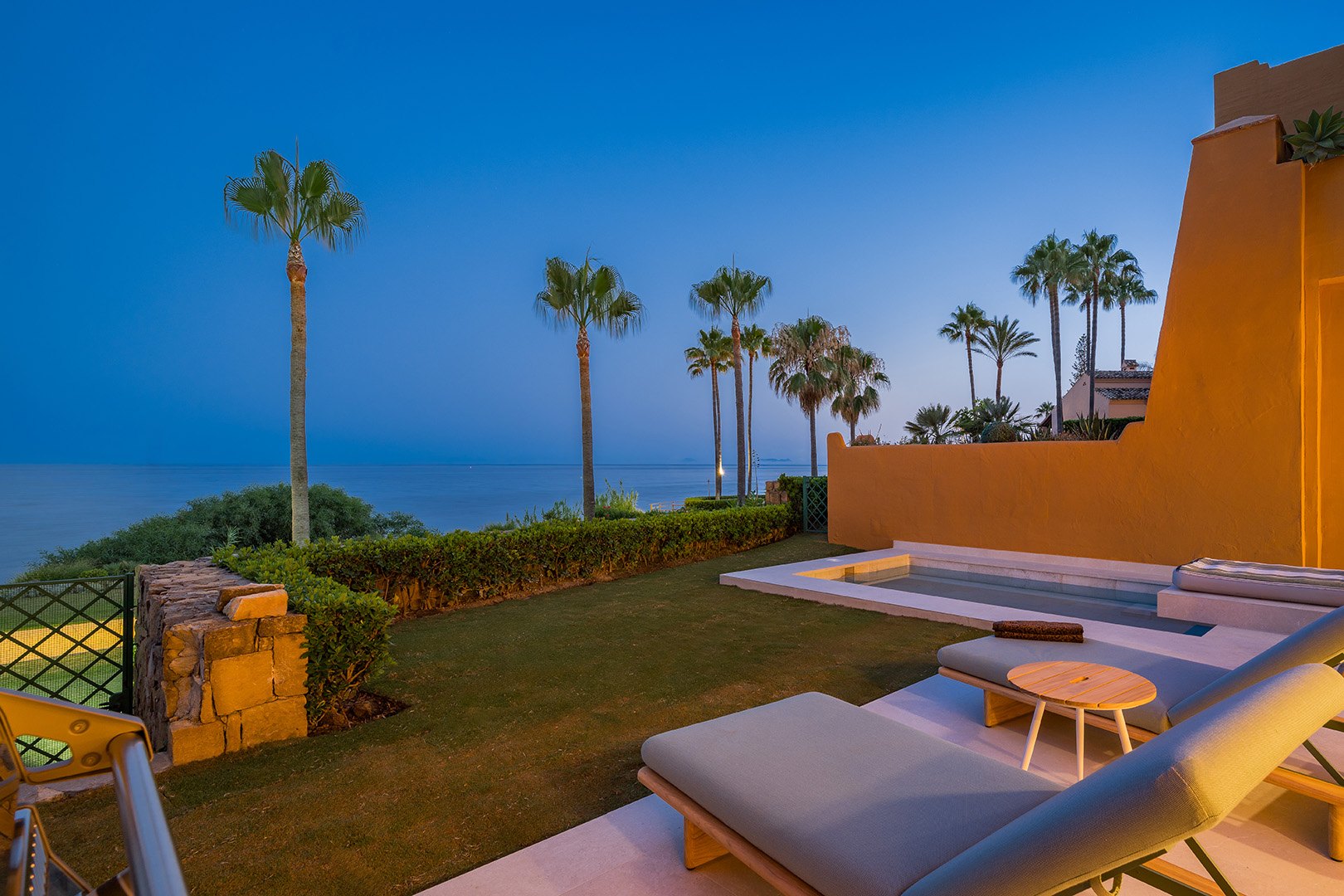 Exquisite fully renovated beachfront apartment in an exclusive development, Estepona