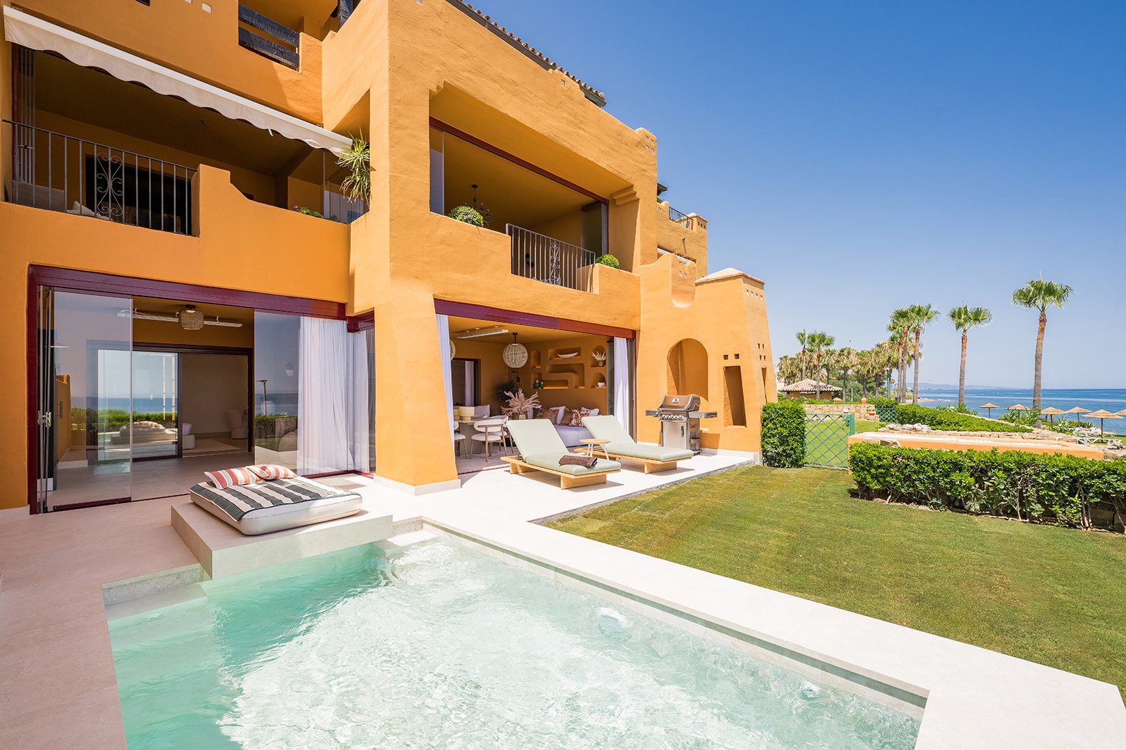 Exquisite fully renovated beachfront apartment in an exclusive development, Estepona
