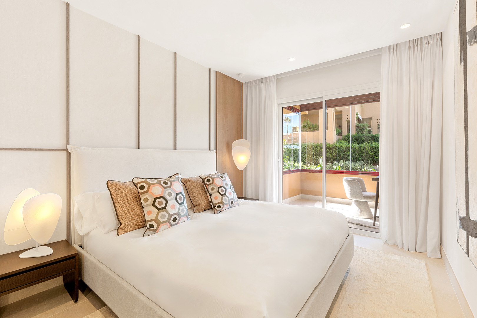 Exquisite fully renovated beachfront apartment in an exclusive development, Estepona