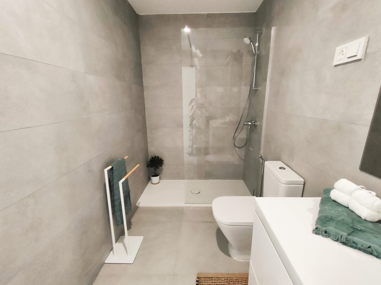 Penthouse in a central tower with impressive urban views, close to Málaga city centre