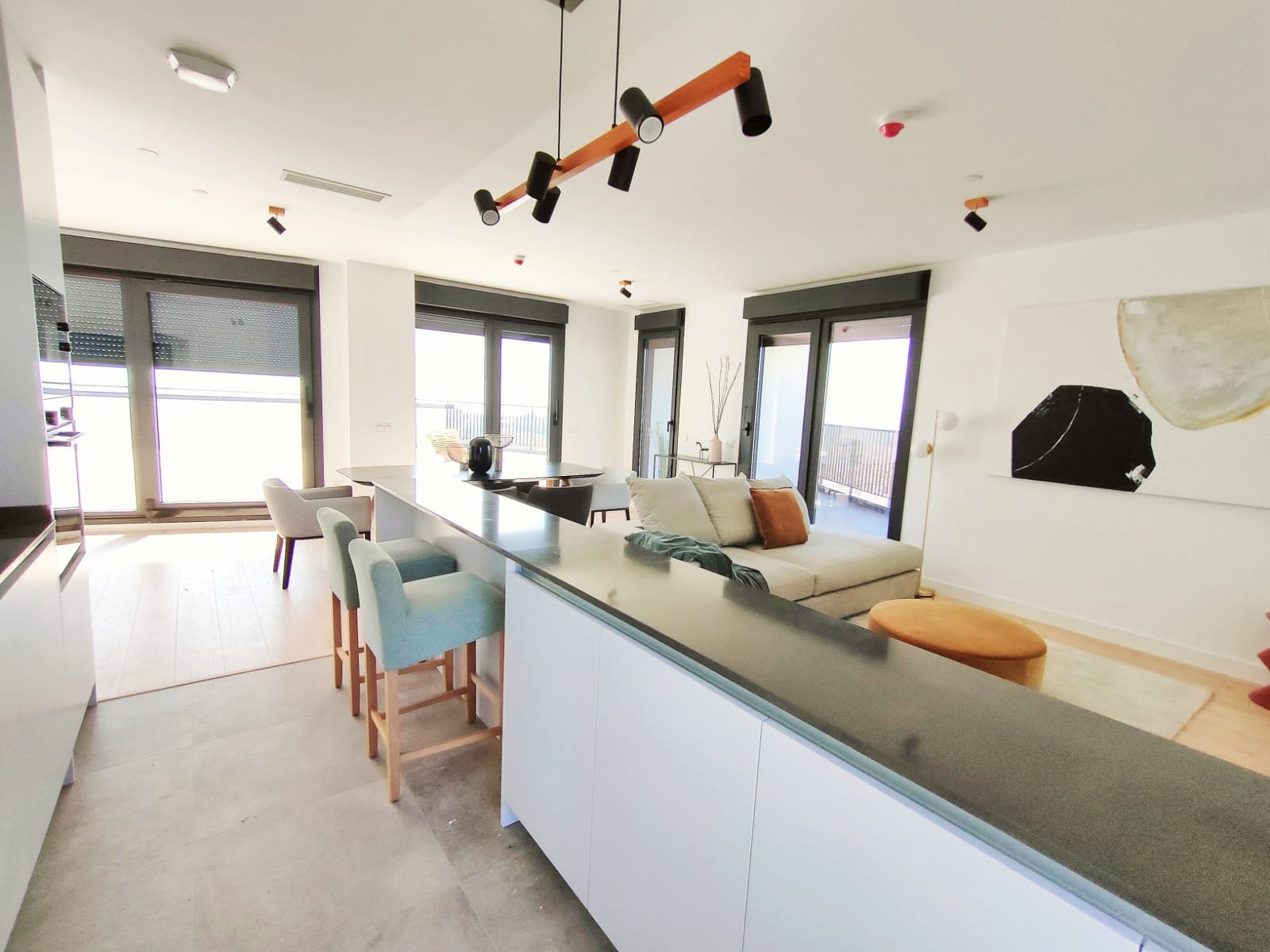 Penthouse in a central tower with impressive urban views, close to Málaga city centre