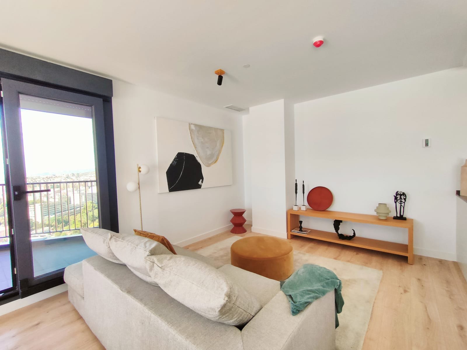 Penthouse in a central tower with impressive urban views, close to Málaga city centre