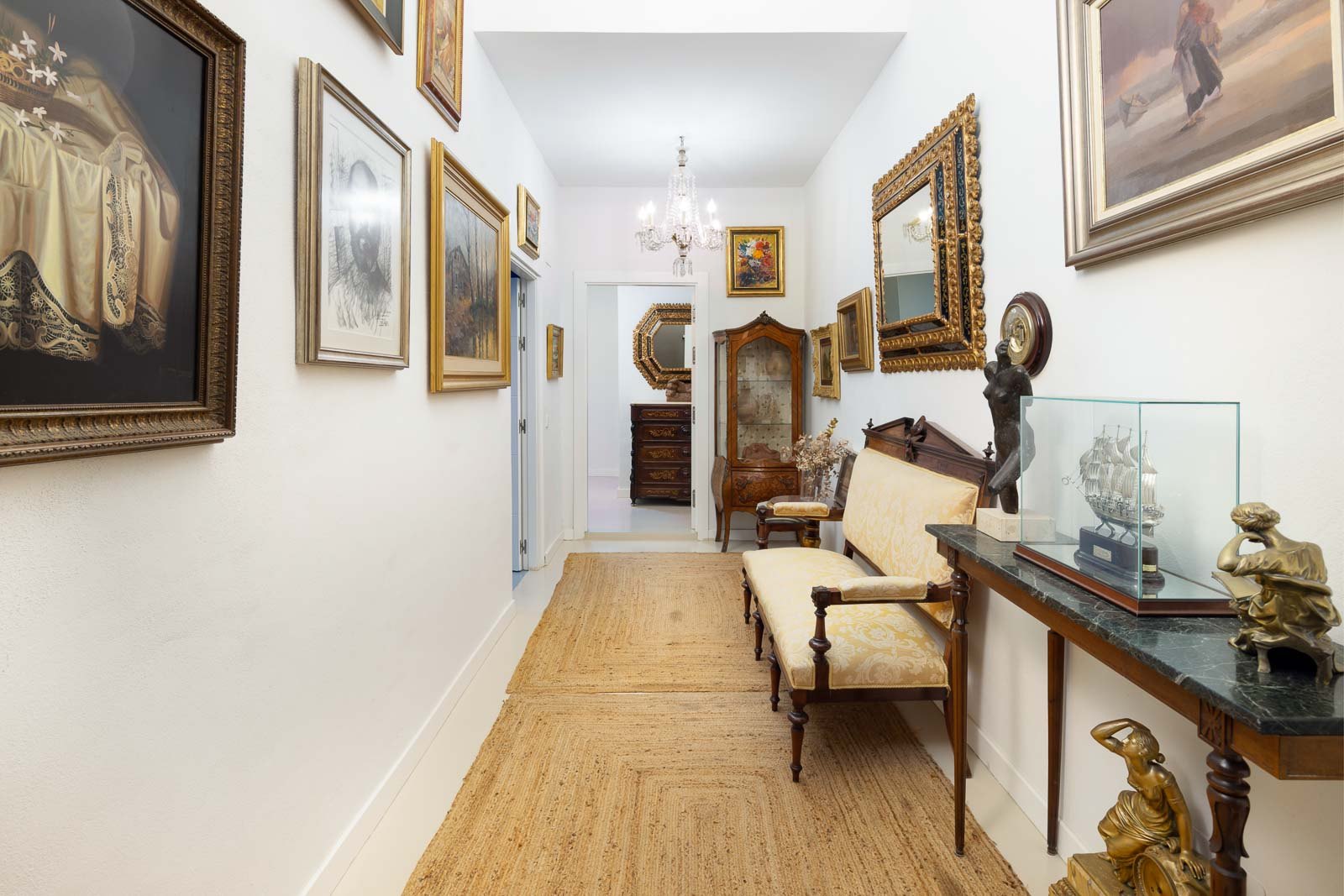 Modern semi-detached house with splendid views and an excellent location