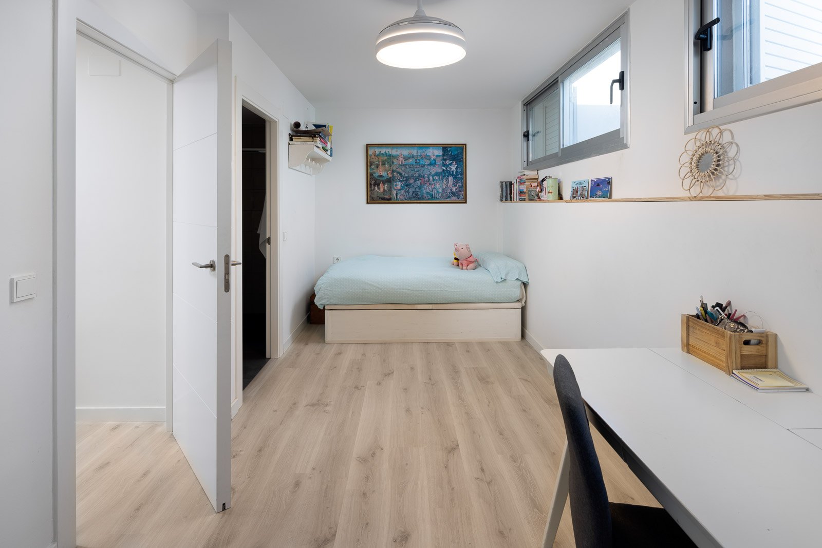 Modern semi-detached house with splendid views and an excellent location