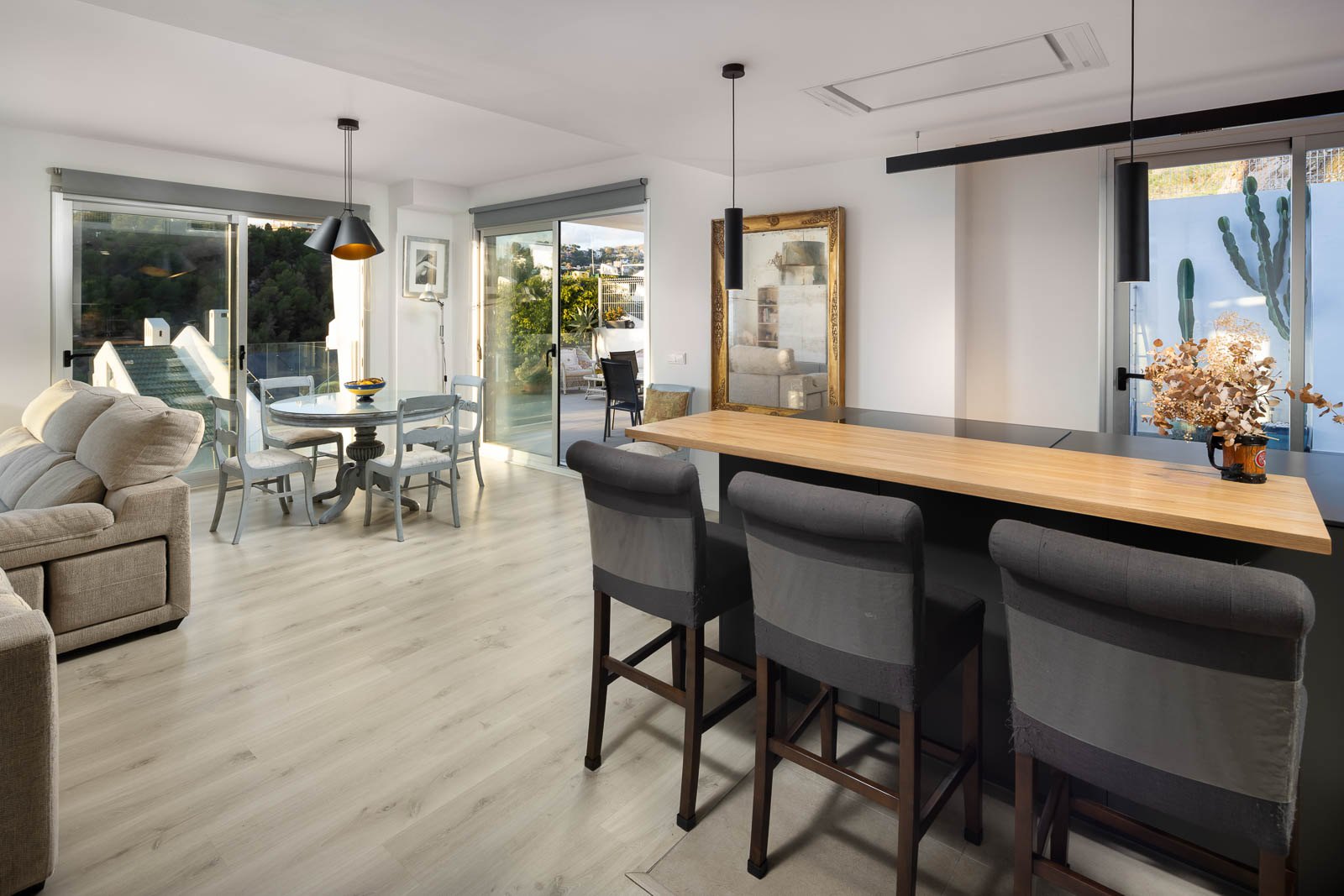 Modern semi-detached house with splendid views and an excellent location