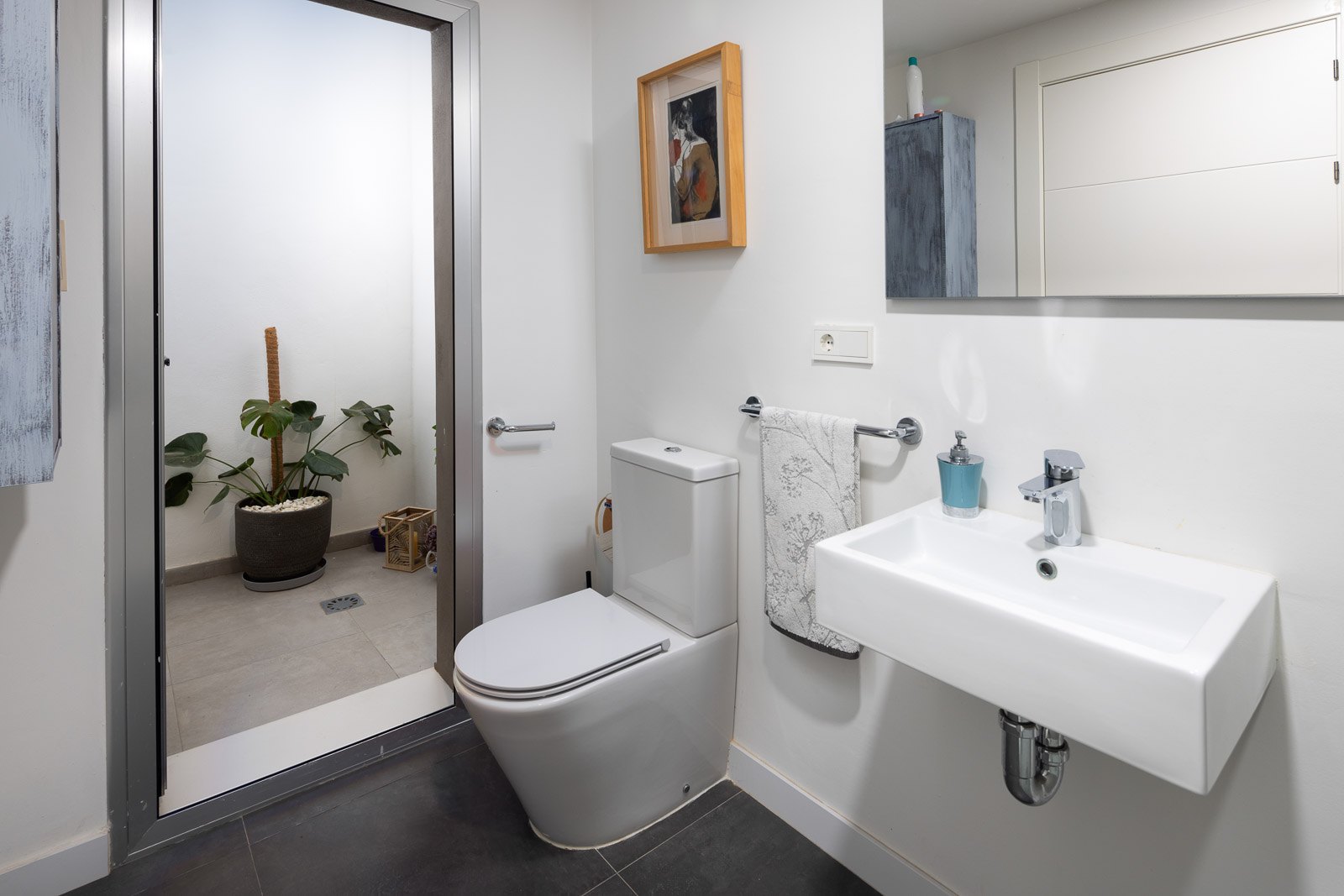 Modern semi-detached house with splendid views and an excellent location