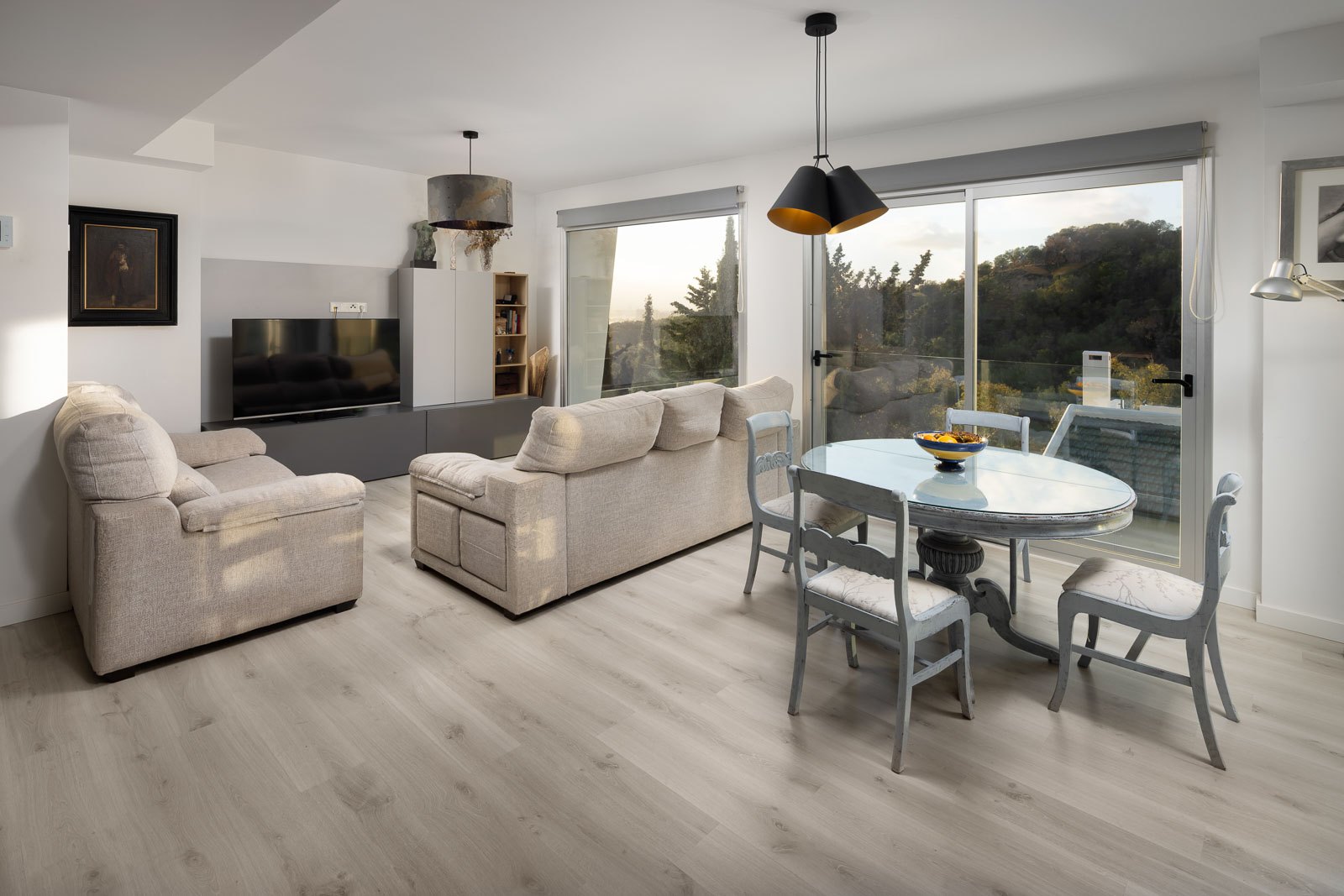 Modern semi-detached house with splendid views and an excellent location