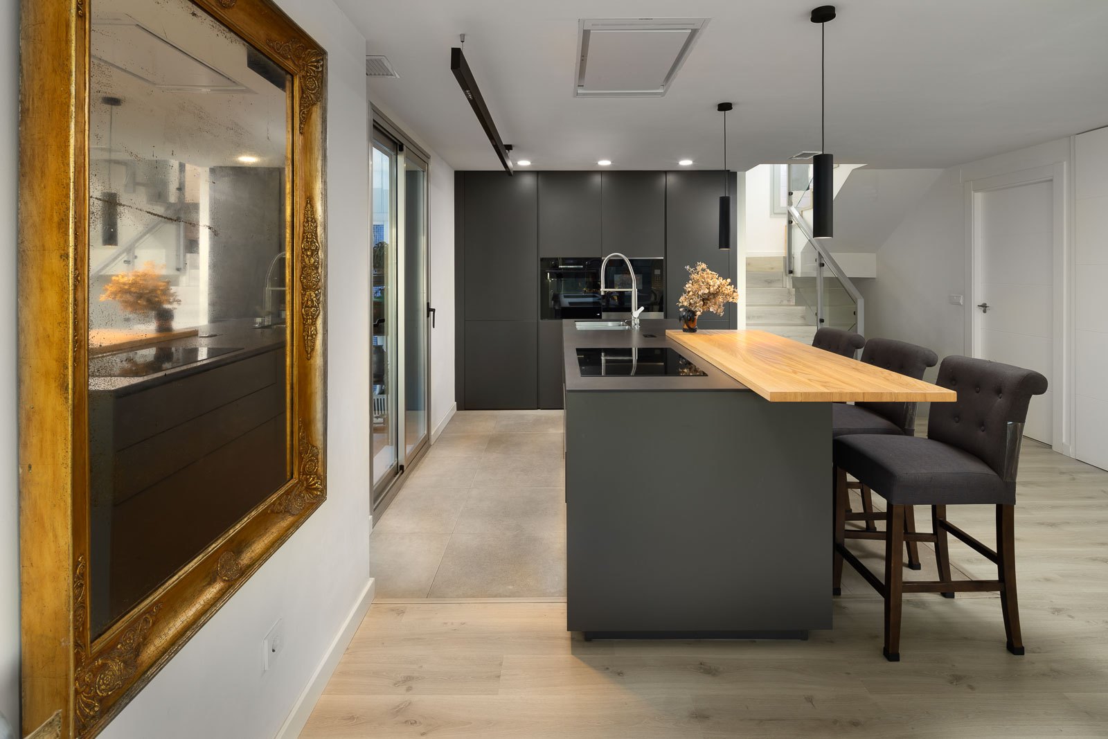 Modern semi-detached house with splendid views and an excellent location