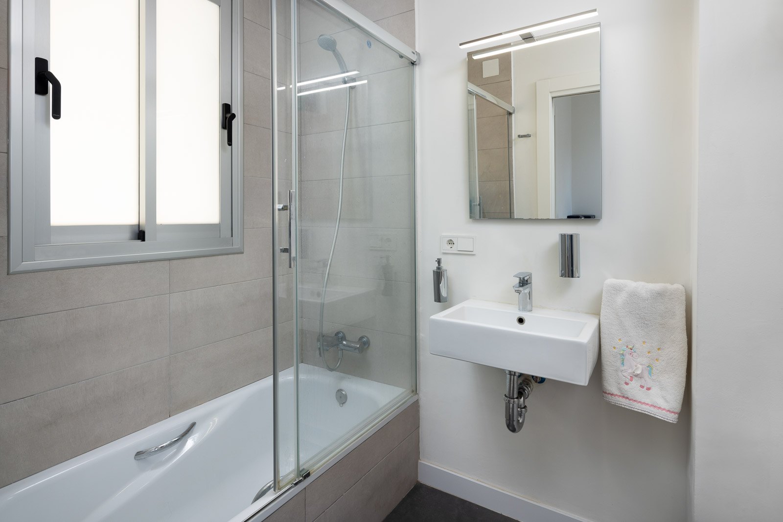 Modern semi-detached house with splendid views and an excellent location