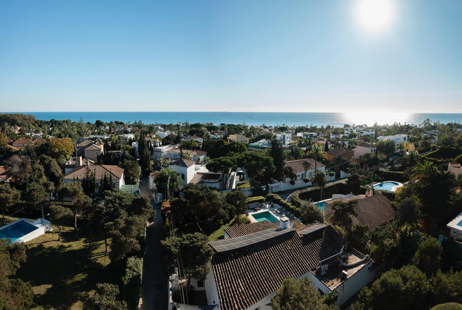 Elegante villa junto a la playa en Marbesa : Vida privada y tranquila a pocos pasos de la playa