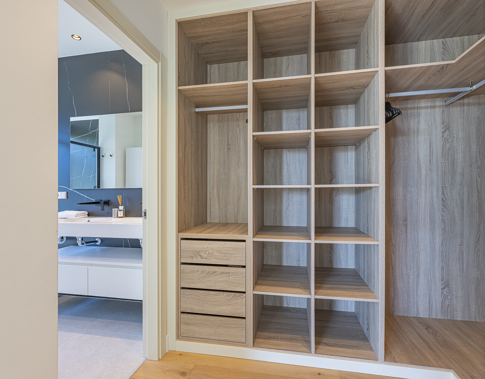 Encantadora villa de diseño contemporáneo en la Milla de Oro de Marbella