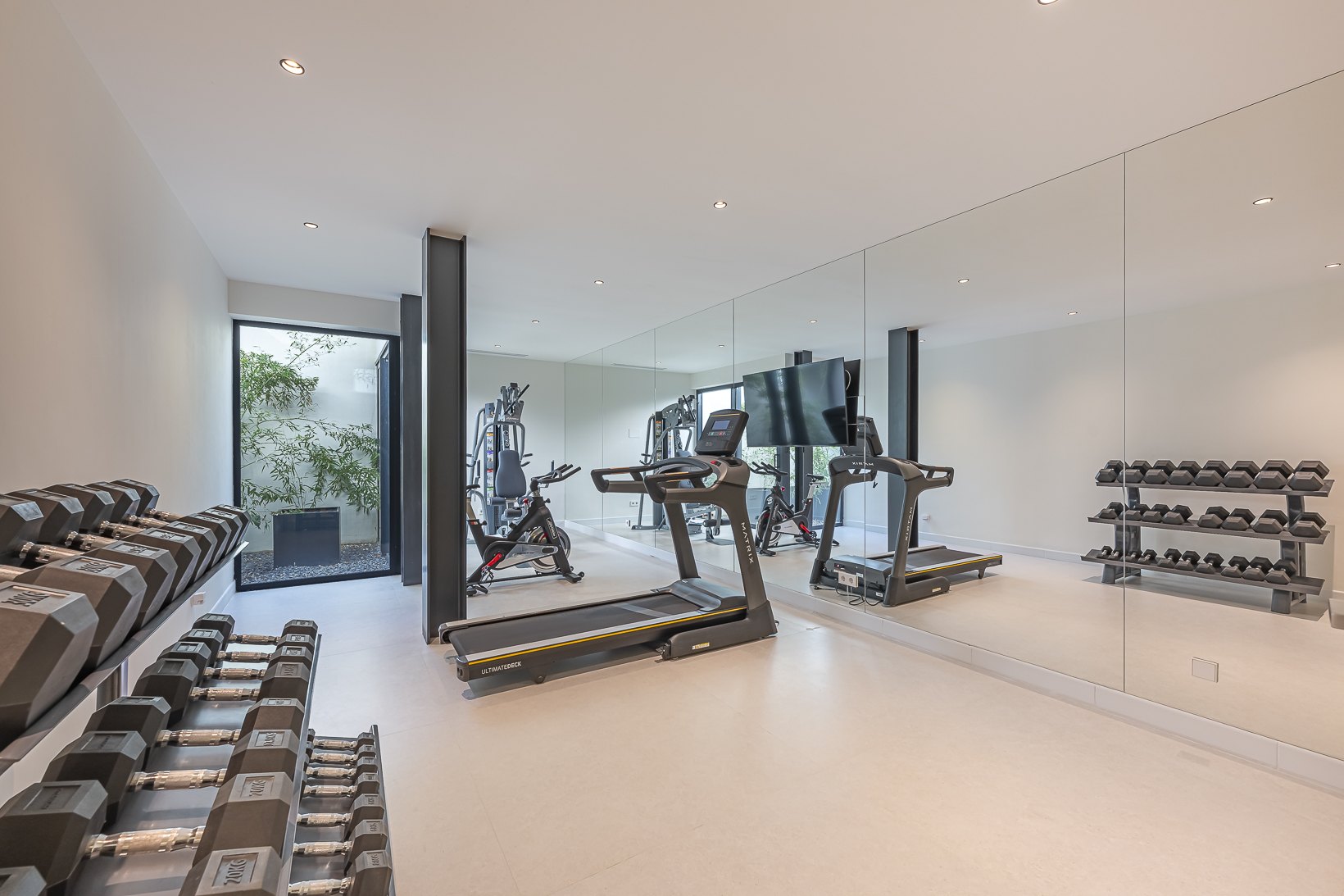 Encantadora villa de diseño contemporáneo en la Milla de Oro de Marbella