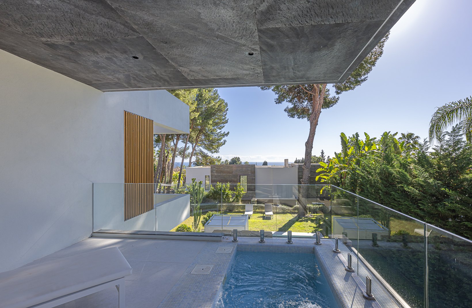 Encantadora villa de diseño contemporáneo en la Milla de Oro de Marbella