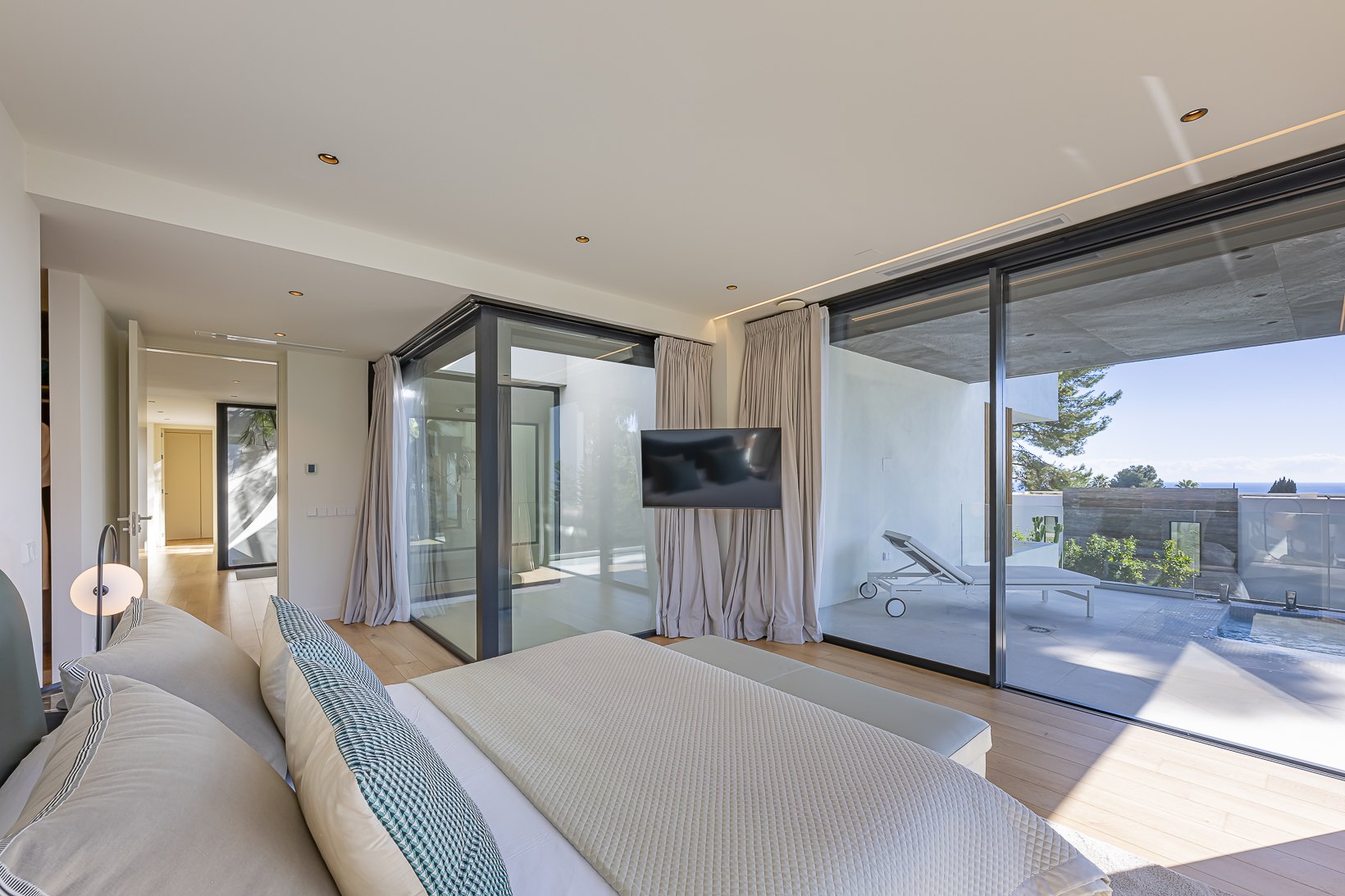 Encantadora villa de diseño contemporáneo en la Milla de Oro de Marbella