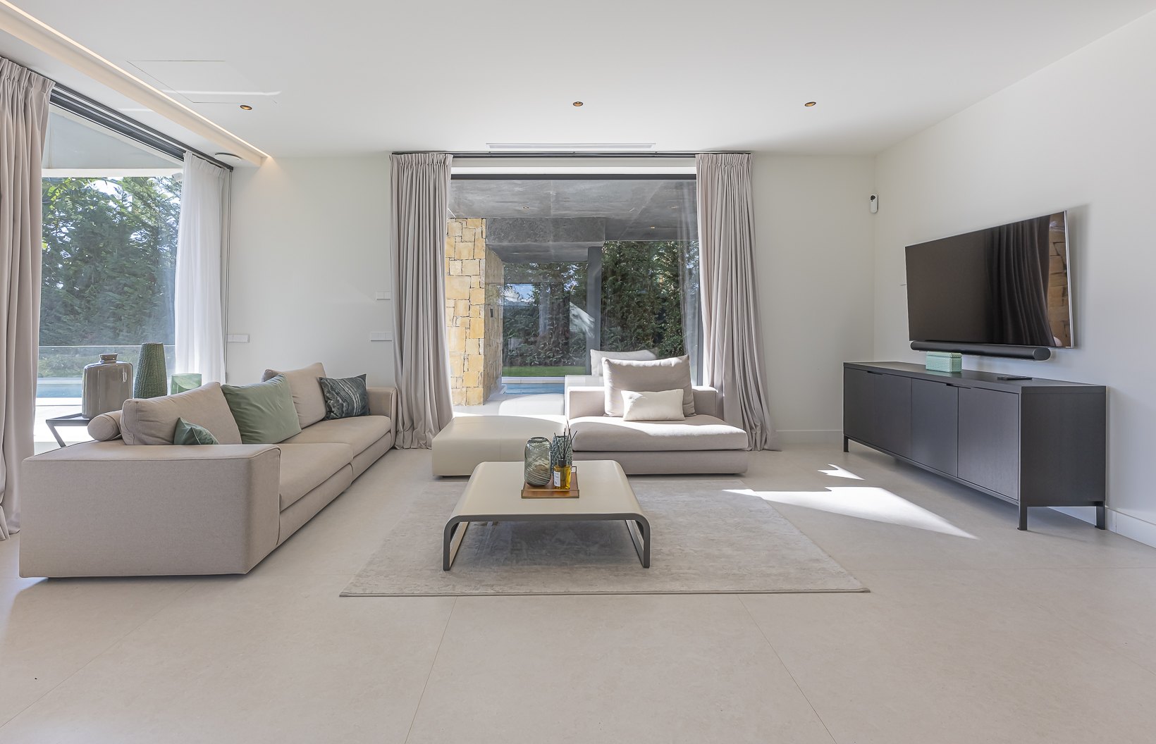 Encantadora villa de diseño contemporáneo en la Milla de Oro de Marbella