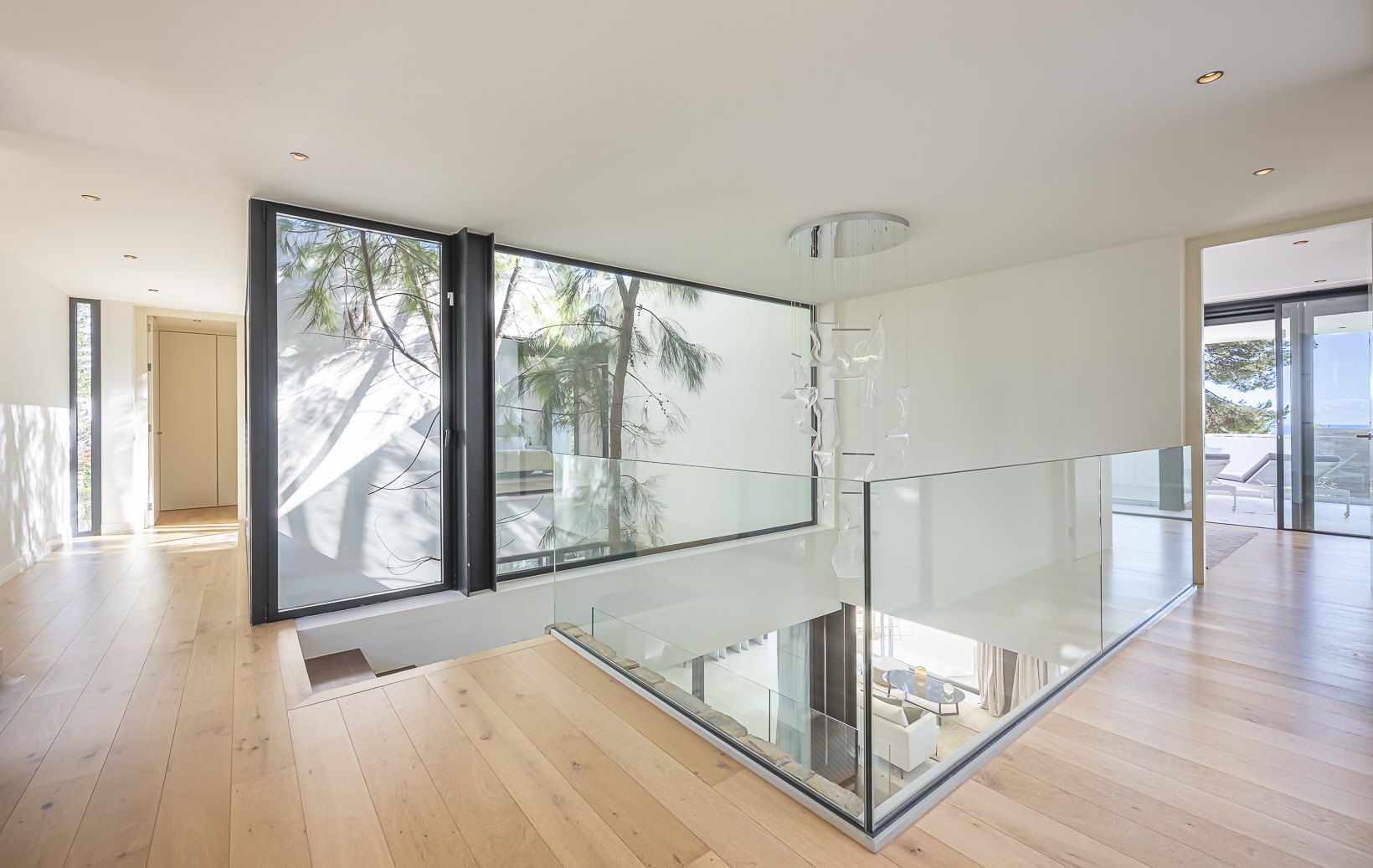 Encantadora villa de diseño contemporáneo en la Milla de Oro de Marbella