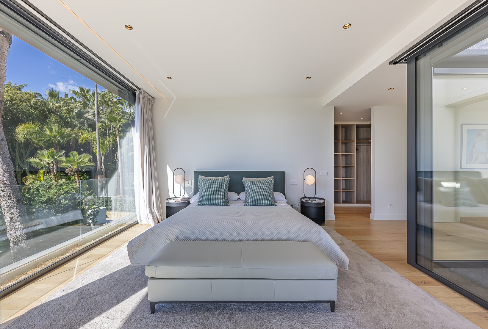 Encantadora villa de diseño contemporáneo en la Milla de Oro de Marbella