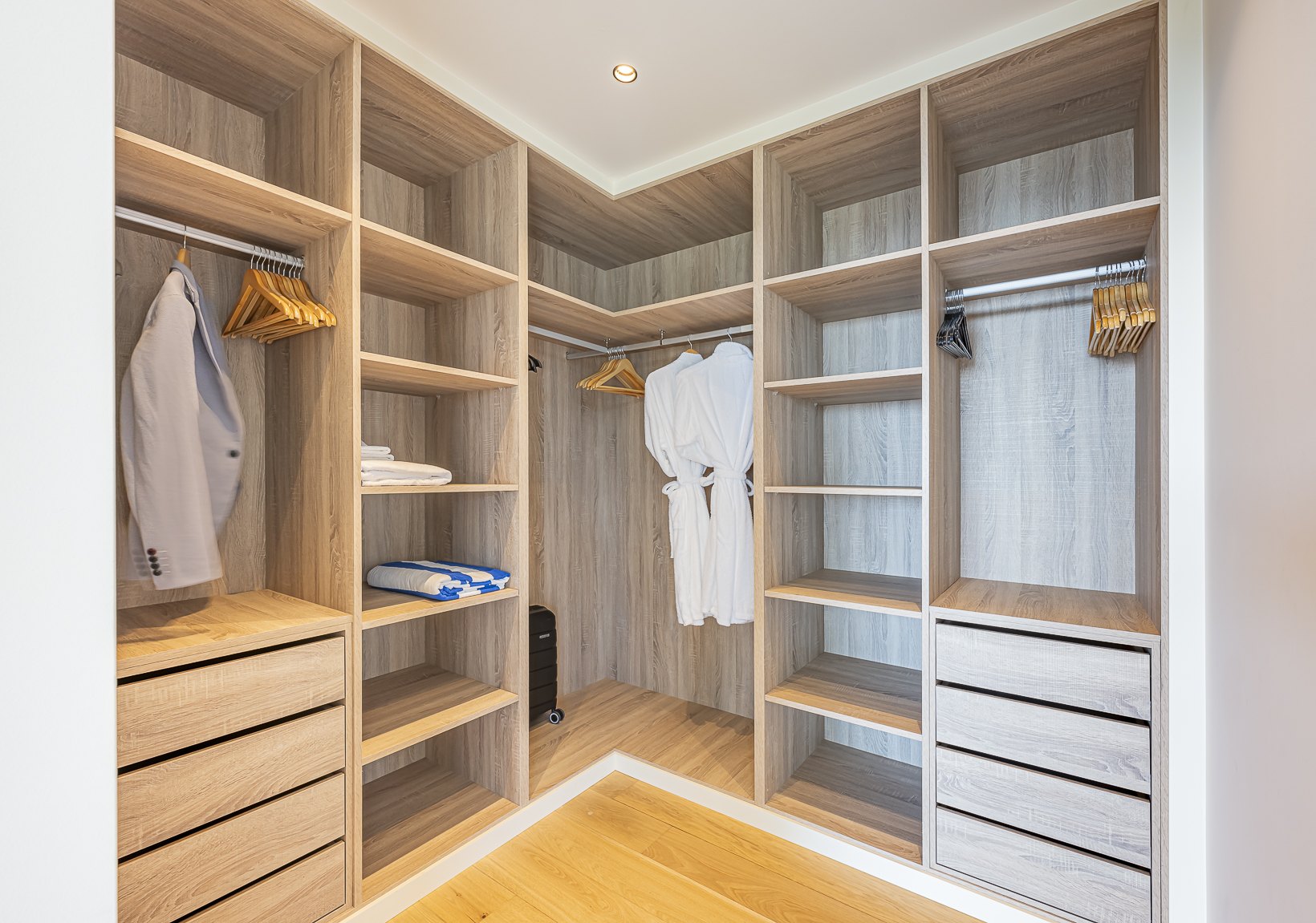 Encantadora villa de diseño contemporáneo en la Milla de Oro de Marbella