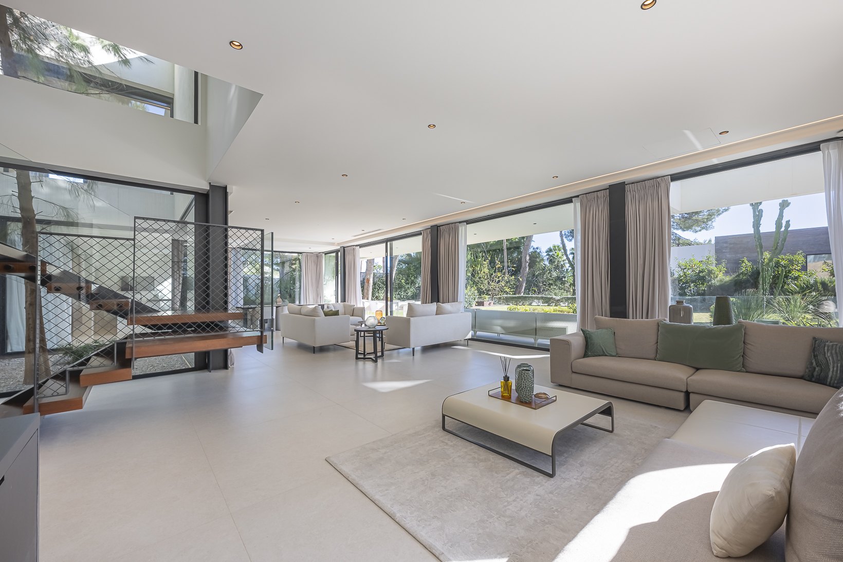 Encantadora villa de diseño contemporáneo en la Milla de Oro de Marbella