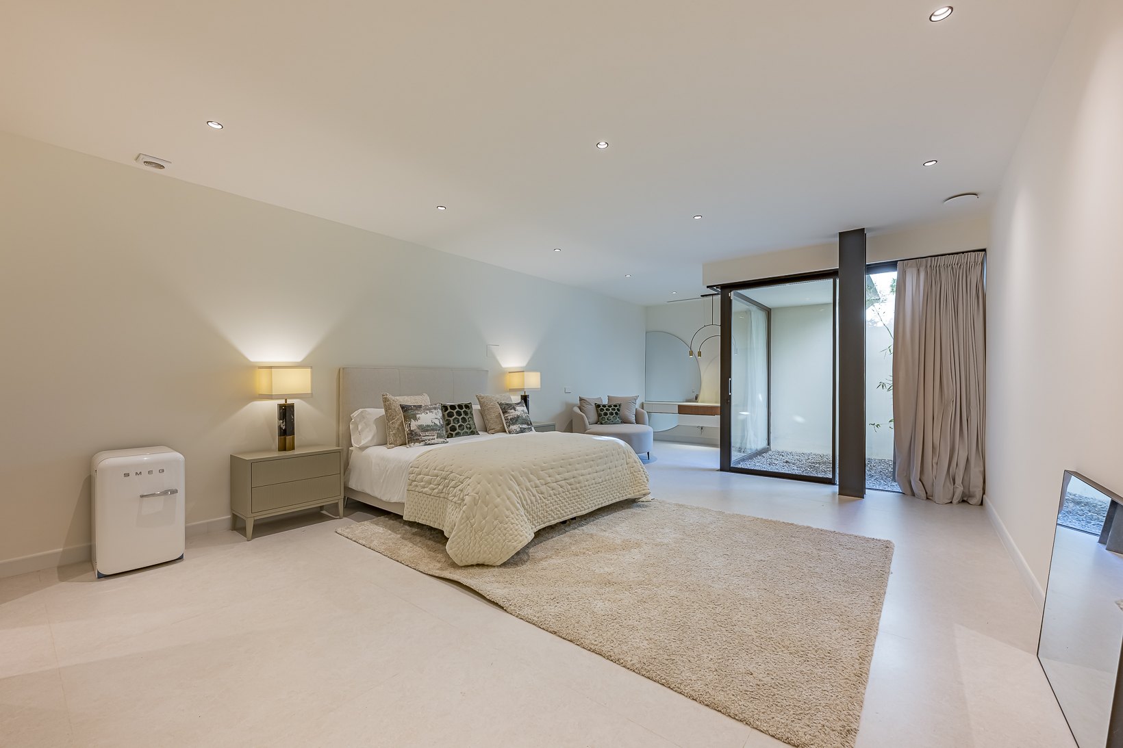 Encantadora villa de diseño contemporáneo en la Milla de Oro de Marbella