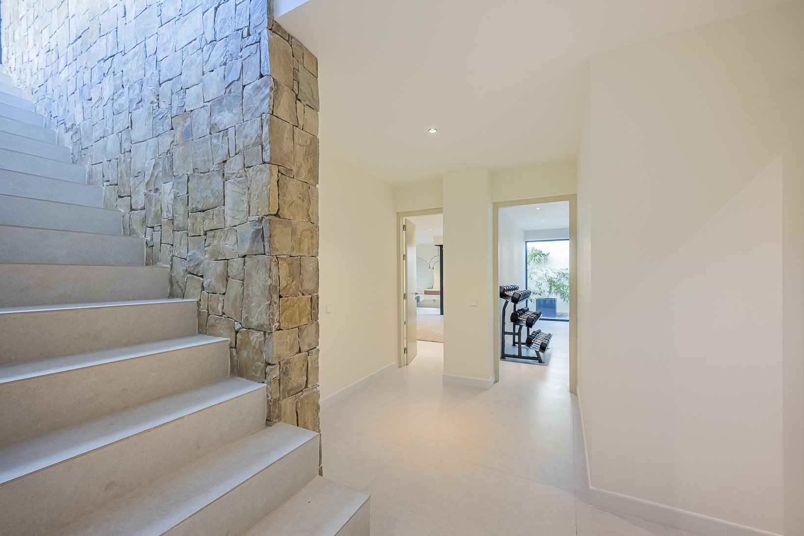 Encantadora villa de diseño contemporáneo en la Milla de Oro de Marbella