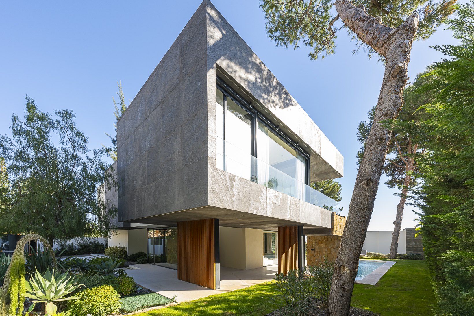 Encantadora villa de diseño contemporáneo en la Milla de Oro de Marbella