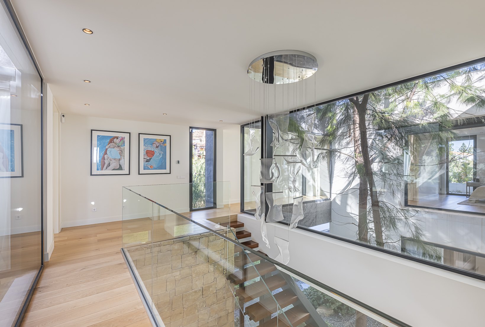 Encantadora villa de diseño contemporáneo en la Milla de Oro de Marbella