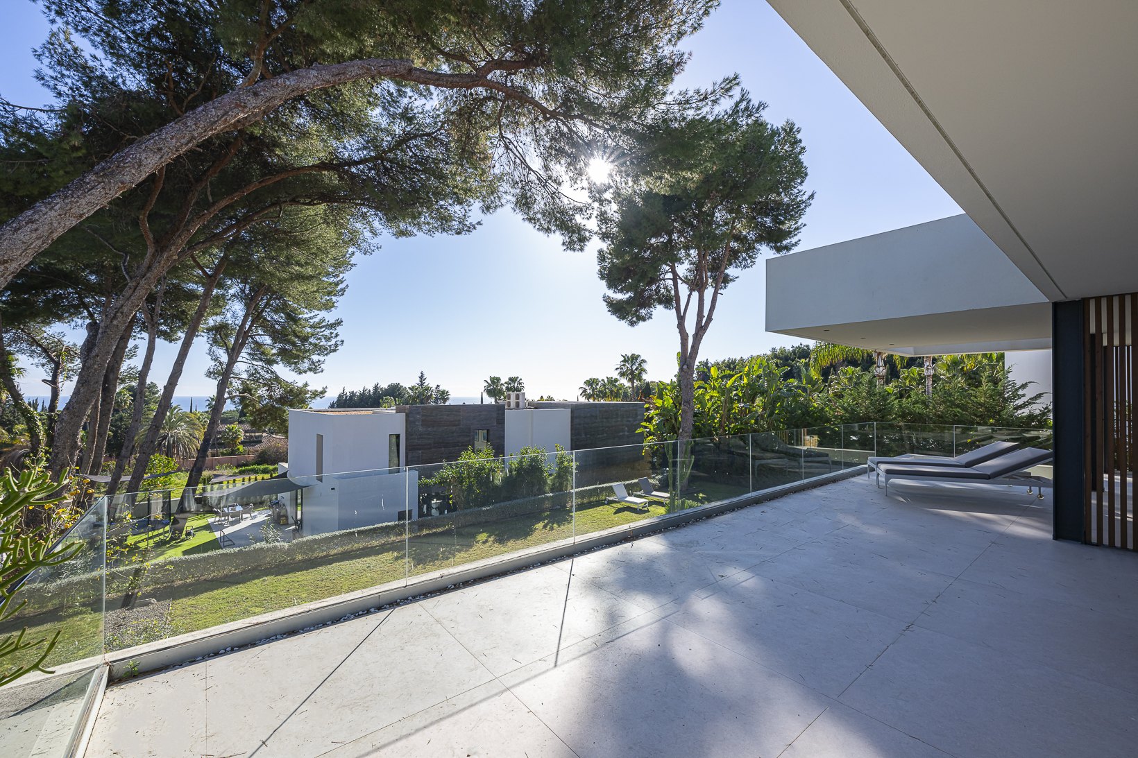 Encantadora villa de diseño contemporáneo en la Milla de Oro de Marbella
