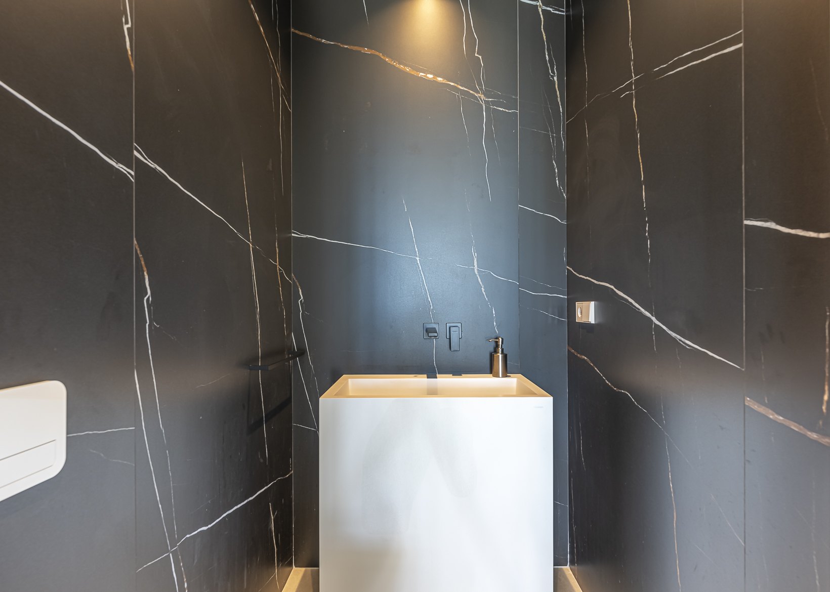 Encantadora villa de diseño contemporáneo en la Milla de Oro de Marbella