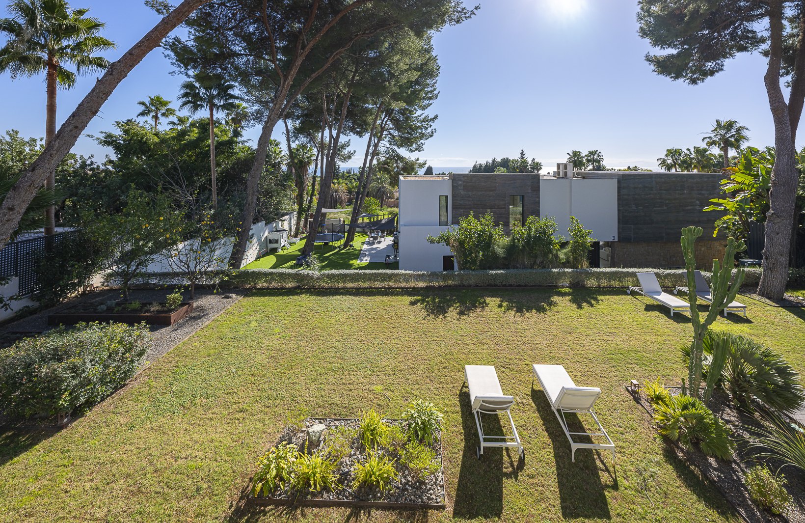 Encantadora villa de diseño contemporáneo en la Milla de Oro de Marbella