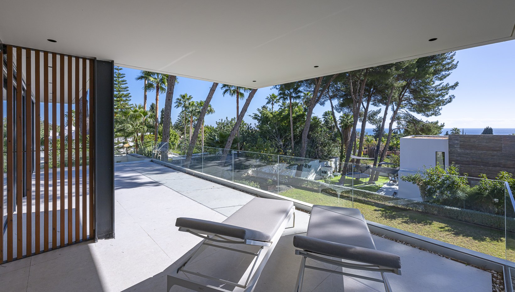 Encantadora villa de diseño contemporáneo en la Milla de Oro de Marbella