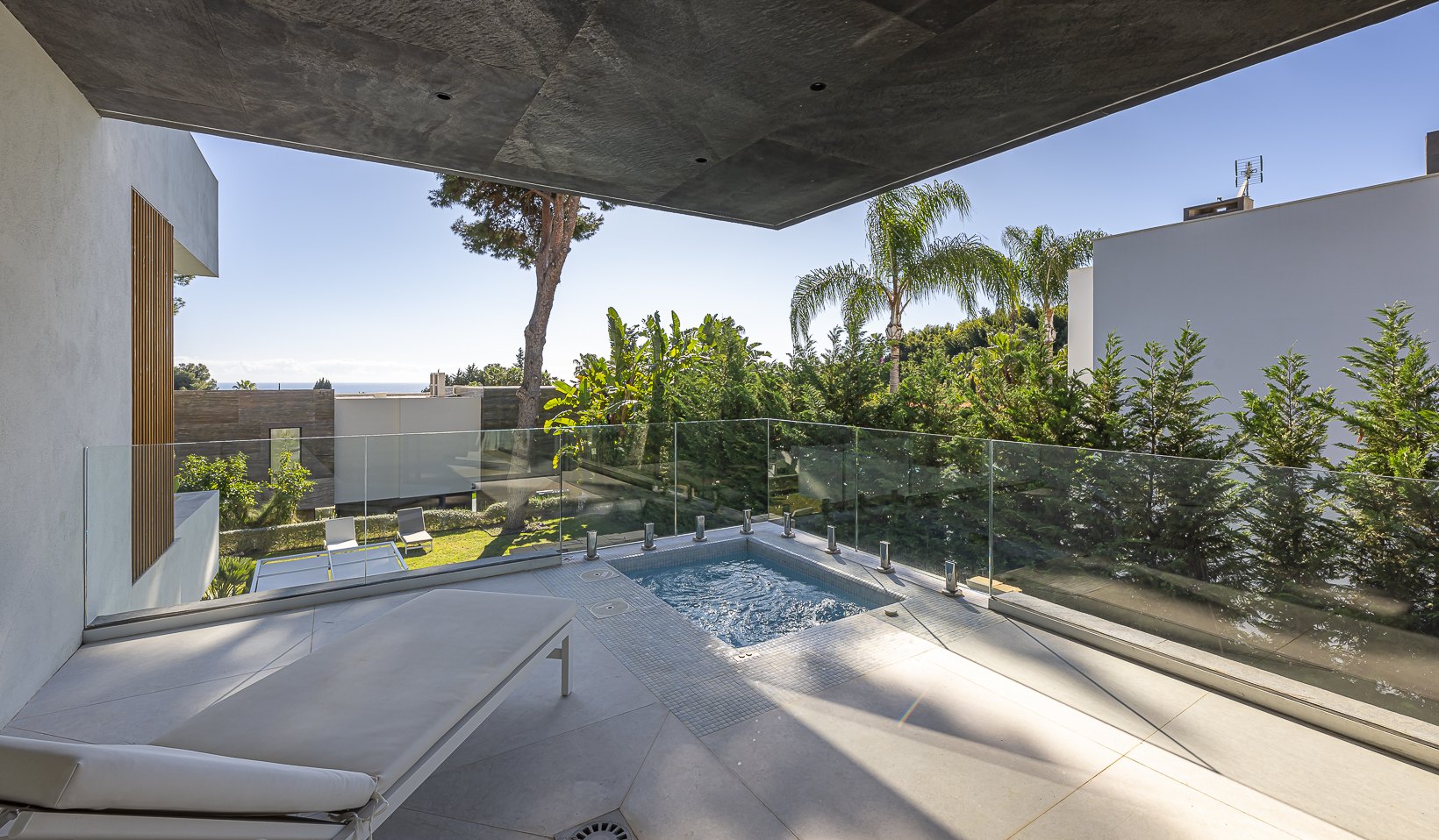 Encantadora villa de diseño contemporáneo en la Milla de Oro de Marbella