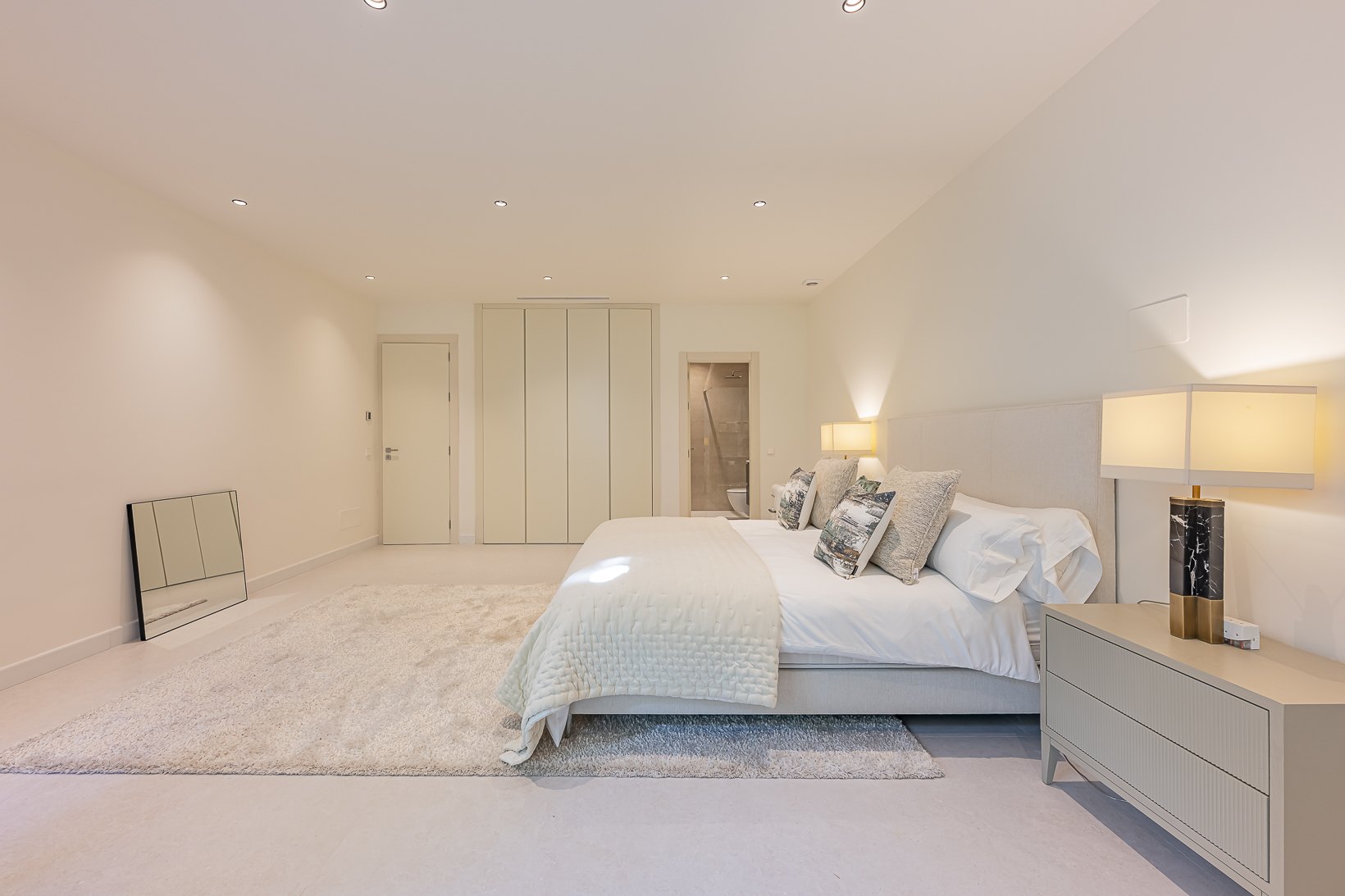 Encantadora villa de diseño contemporáneo en la Milla de Oro de Marbella