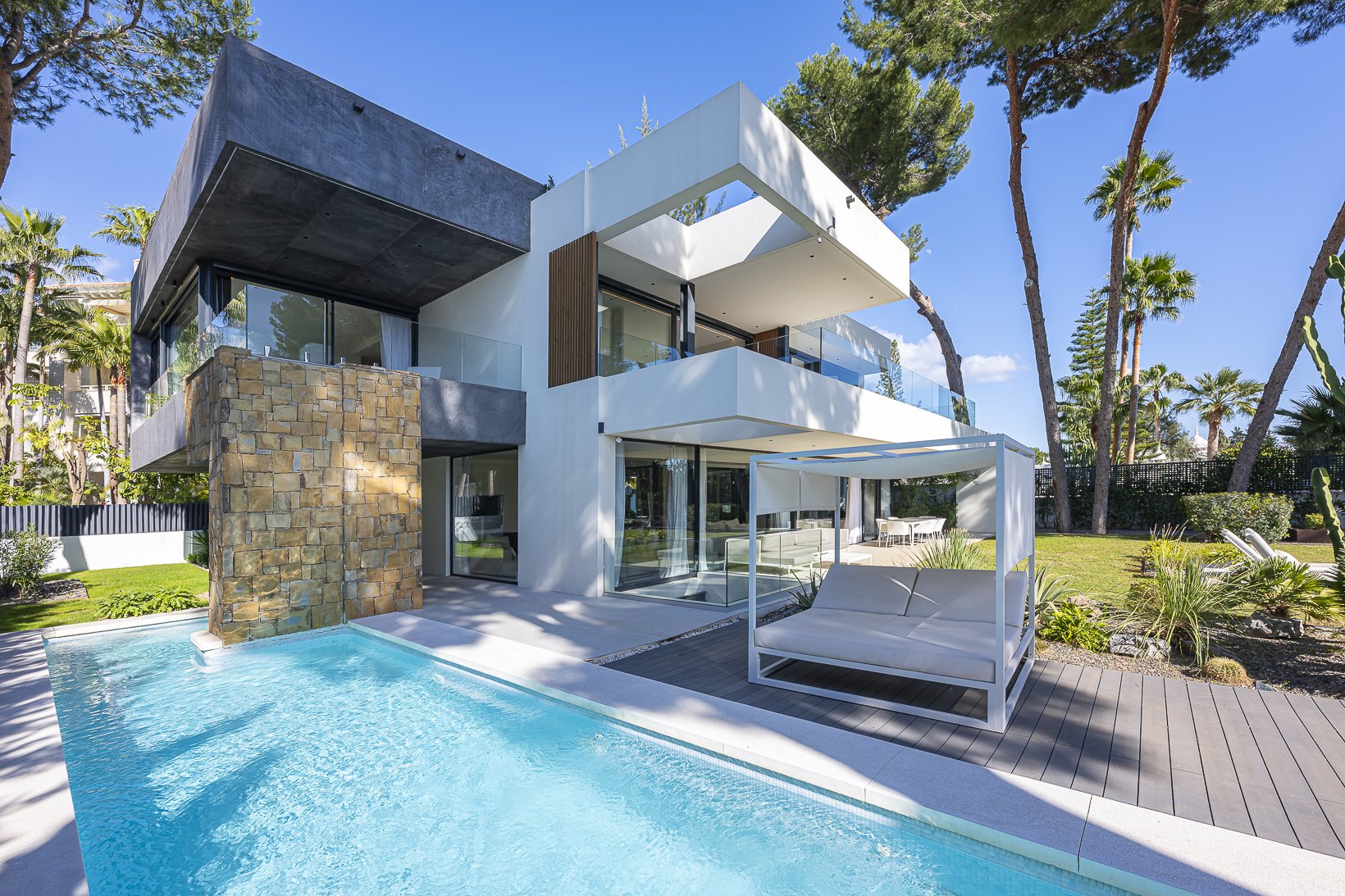 Rocio de Nagüeles, Marbella Golden Mile