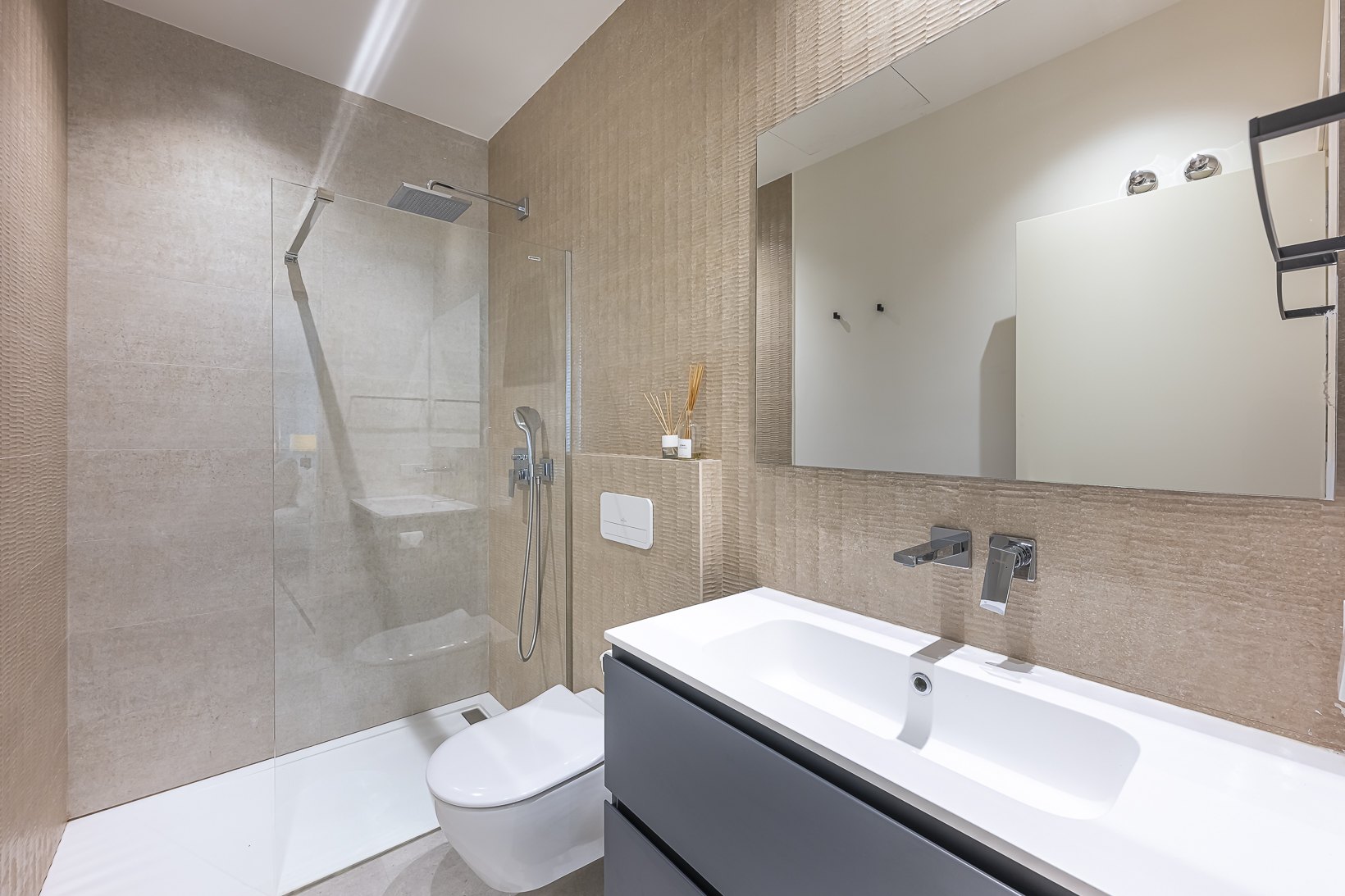 Encantadora villa de diseño contemporáneo en la Milla de Oro de Marbella