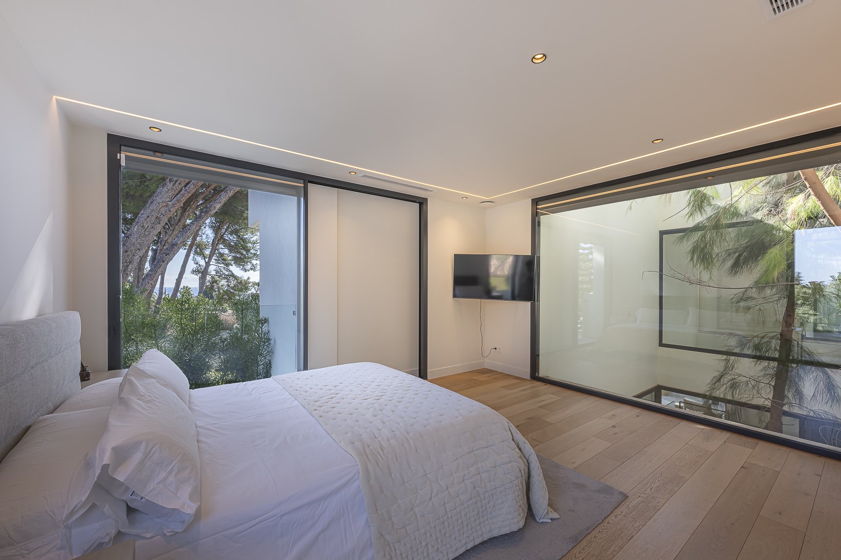 Encantadora villa de diseño contemporáneo en la Milla de Oro de Marbella