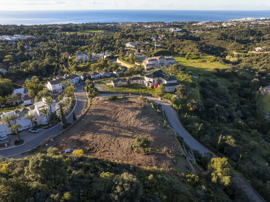 Sea-view plot for sale in Marbella Hill Club II on the Golden Mile, reference VN032910
