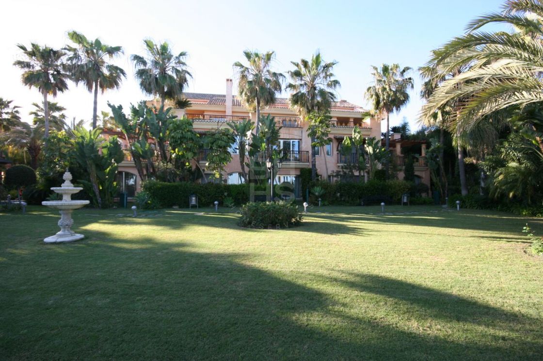 Superb front line beach apartment located in the renown urbanisation of Casanova, Puerto Banus.