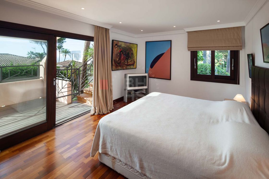 Stunning second-line beach villa in Paraíso Barronal, Estepona