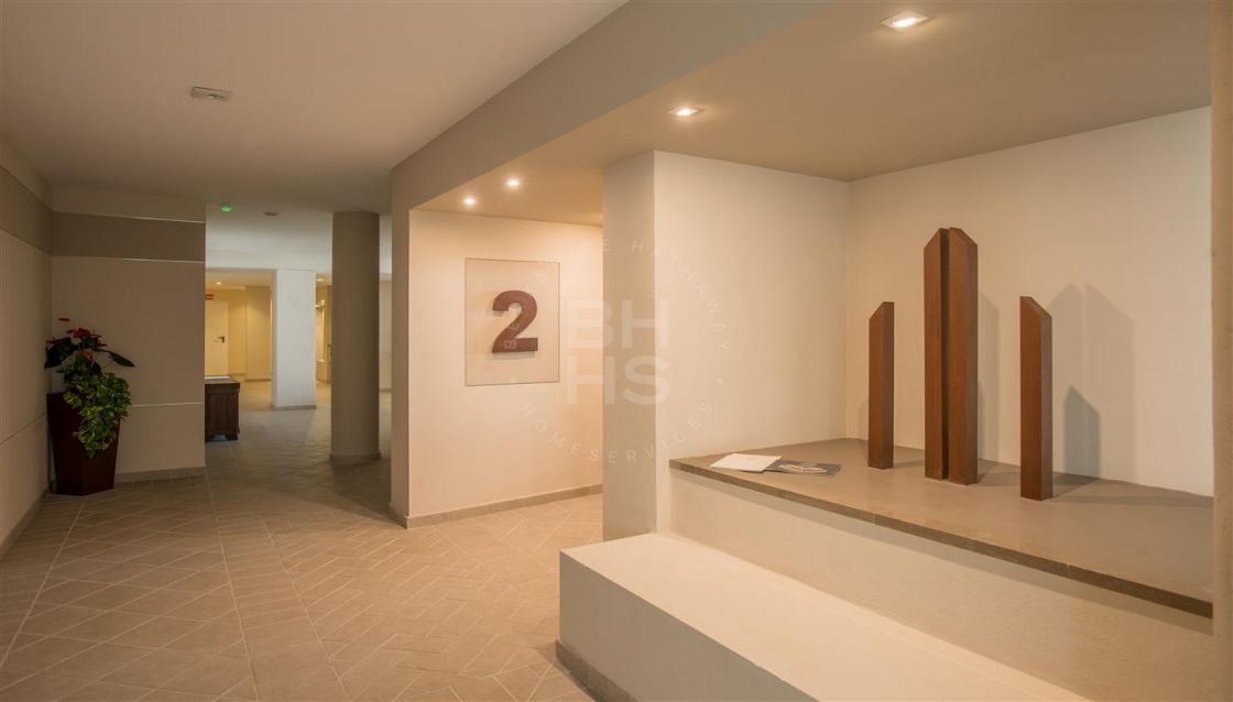 Fourth-floor apartment in a brand-new development of 128 2-, 3- &amp; 4-bedroom apartments in the centre of Nueva Andalucía