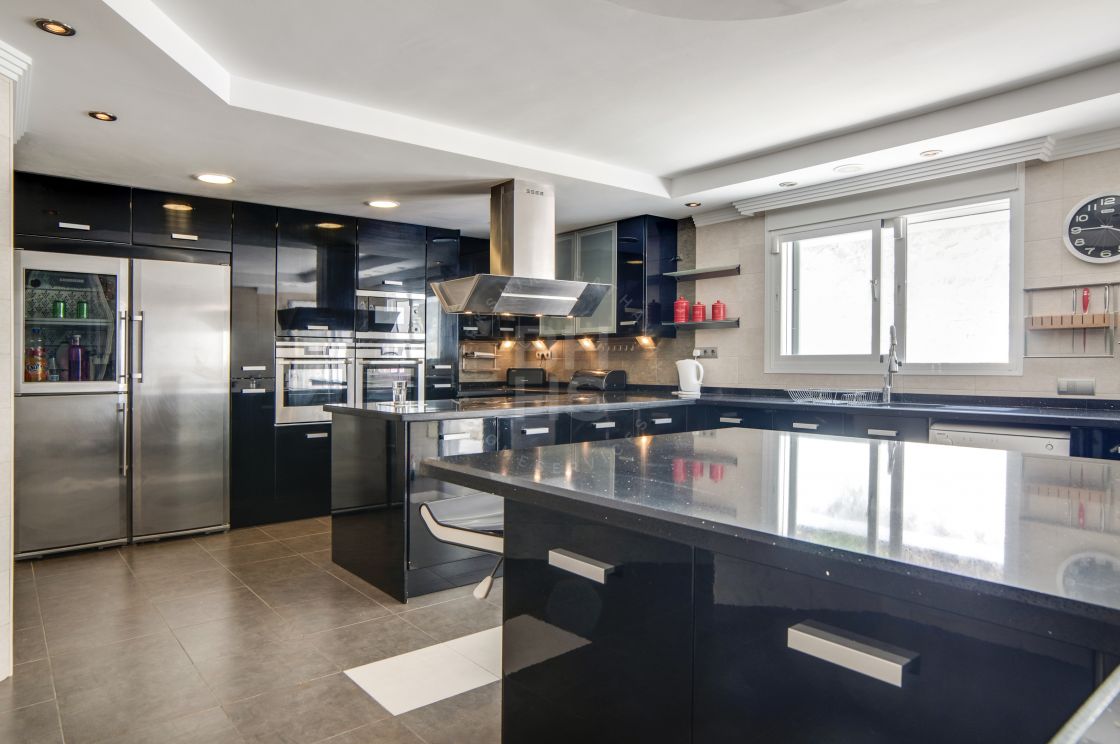 Contemporary style villa recently renovated in Elviria, Marbella.